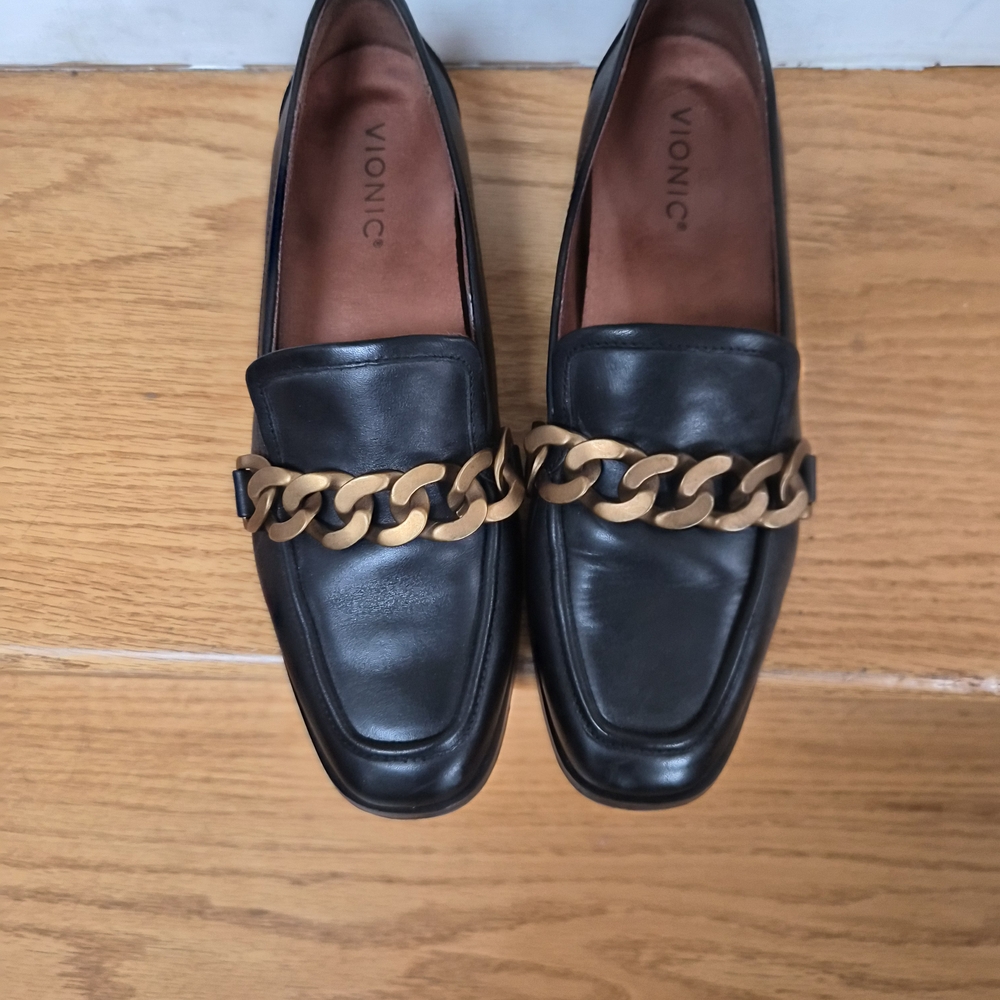 Vionic Womens Black Leather Loafers with Gold Chain